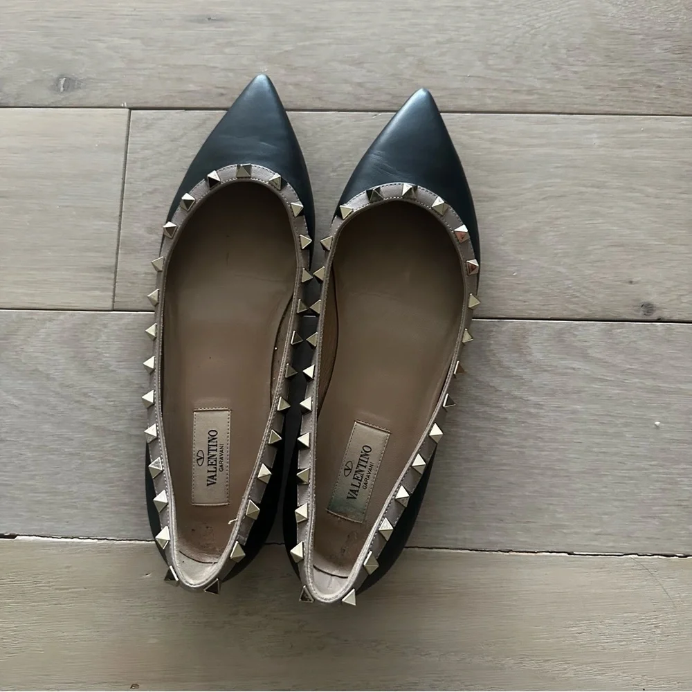 Authentic Valentino Garavani Black Satin Matte Leather Pointed Rockstud Flats - Picture 3 of 4